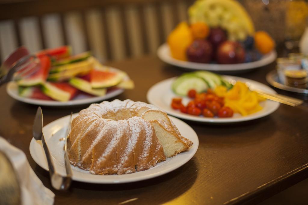 Penzion Cernej Ptak Hotel Jindrichuv Hradec Bagian luar foto